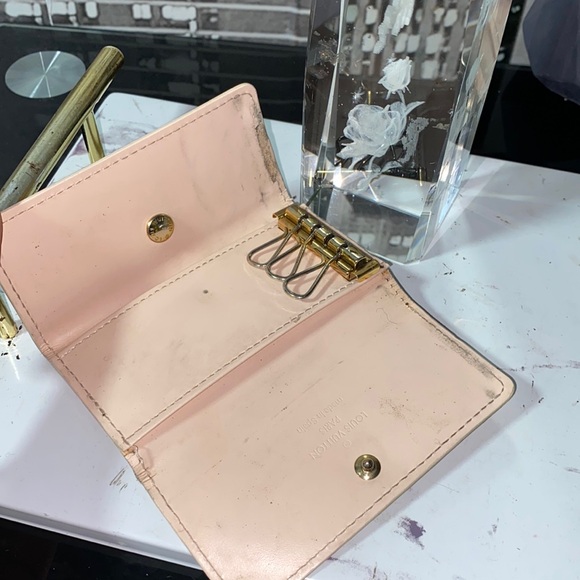 Authentic Louis Vuitton Vernis Key Case - Picture 9 of 13